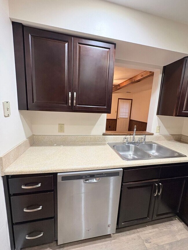 Building Photo - 3 BED / 2 BATH SINGLE FAMILY