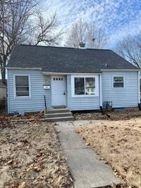 Building Photo - 3 bedroom single family home