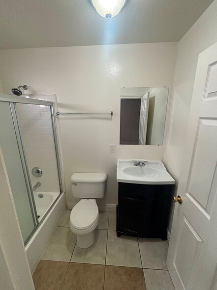 Building Photo - 132 E 79th St