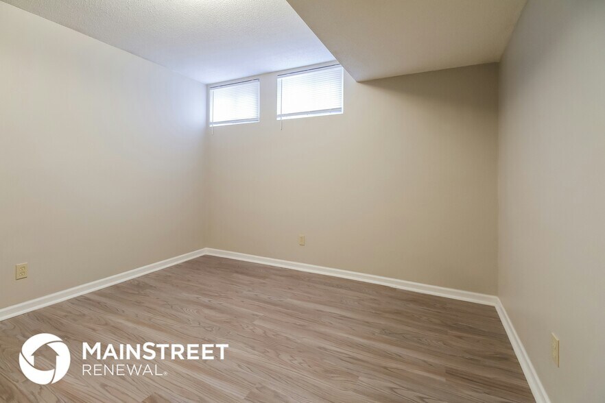 Building Photo - 2308 S 17th Terrace