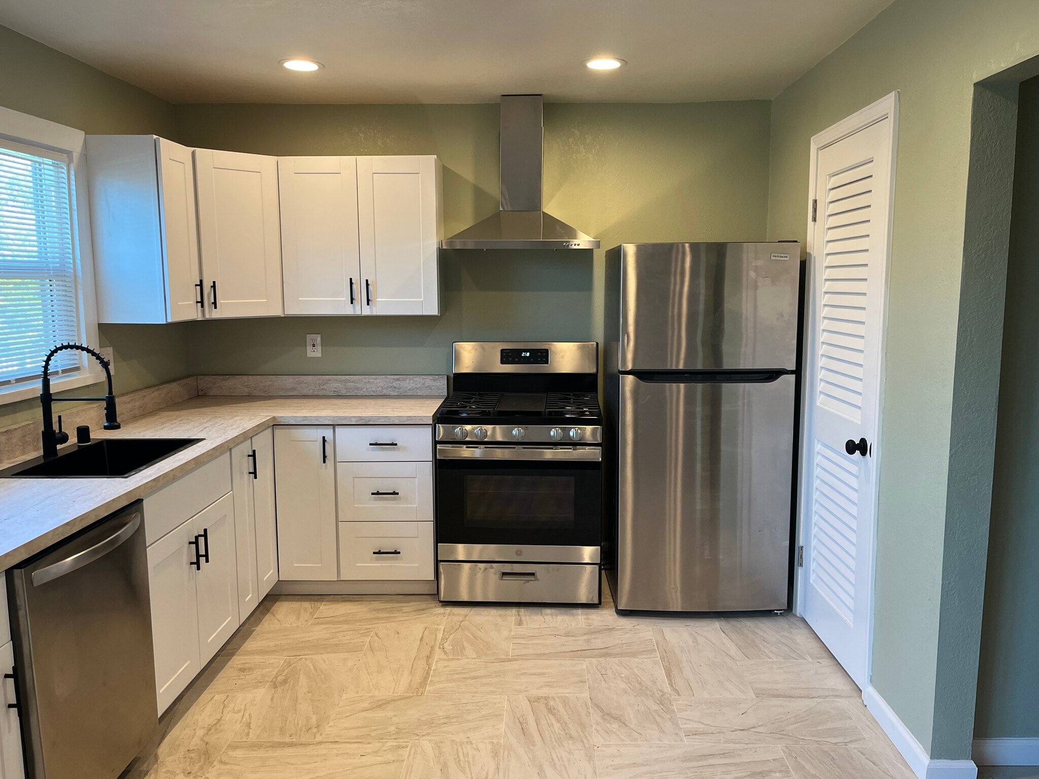 Kitchen - 472 Clara Street