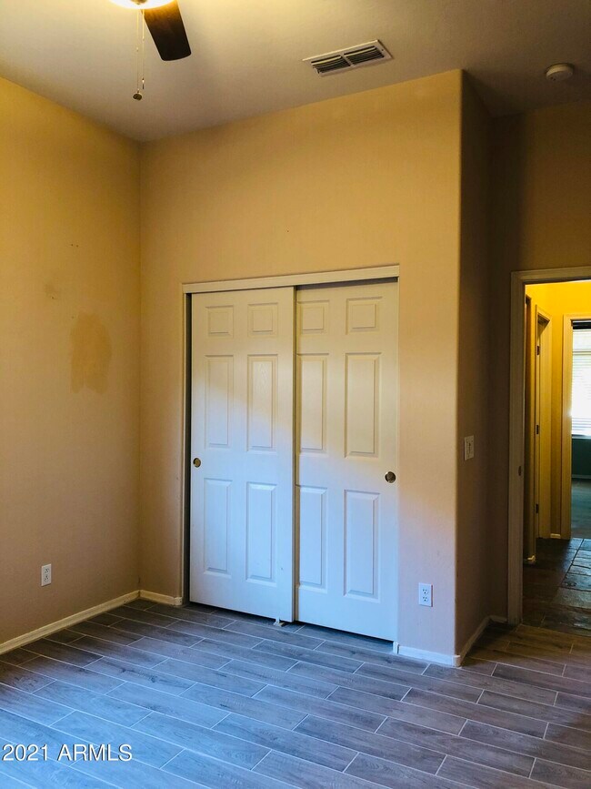Building Photo - 10453 E Pine Valley Dr
