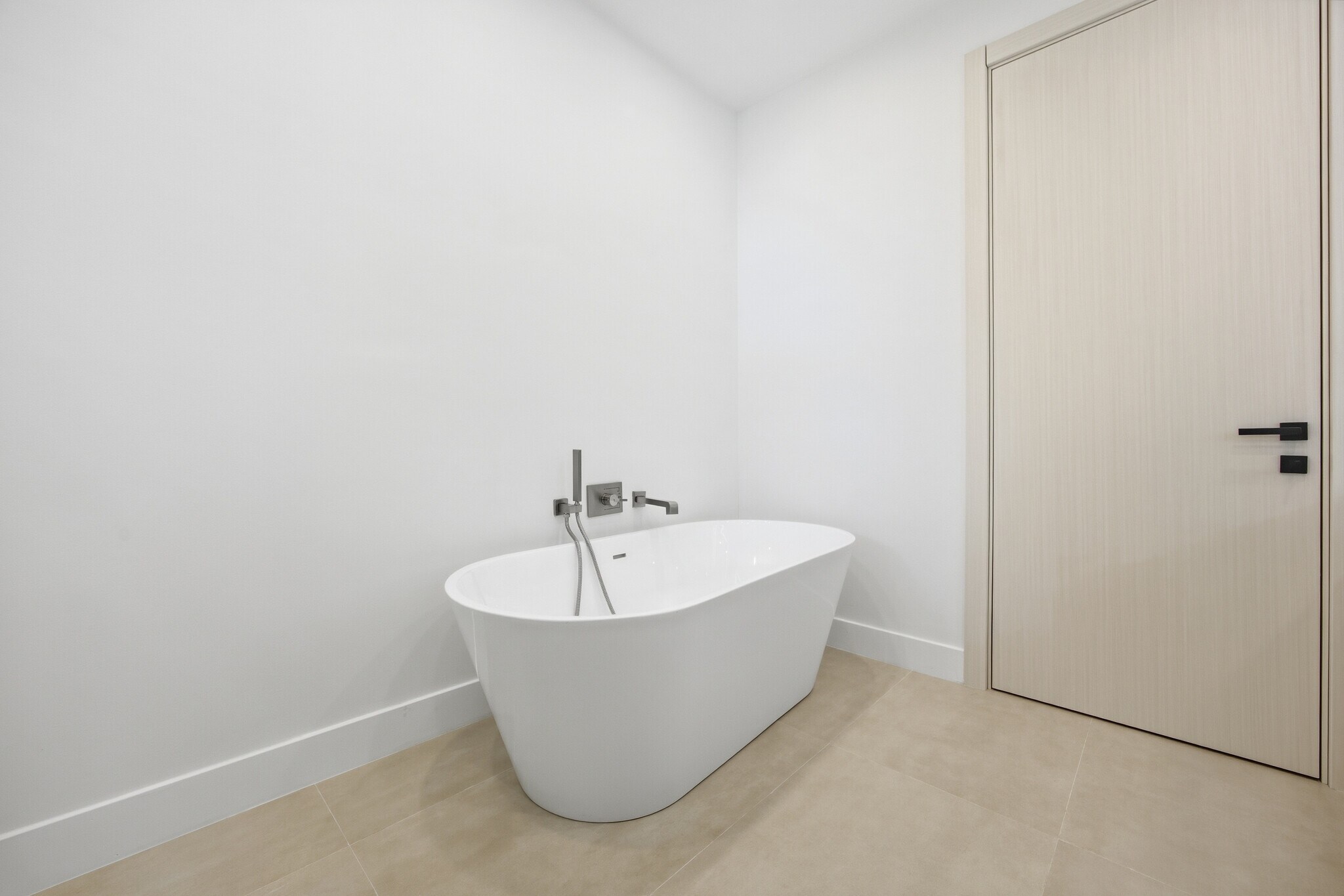 Building Photo - 1319 NE 13th Ave