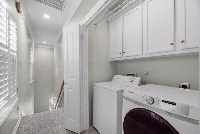 Building Photo - 3928 Blossom St