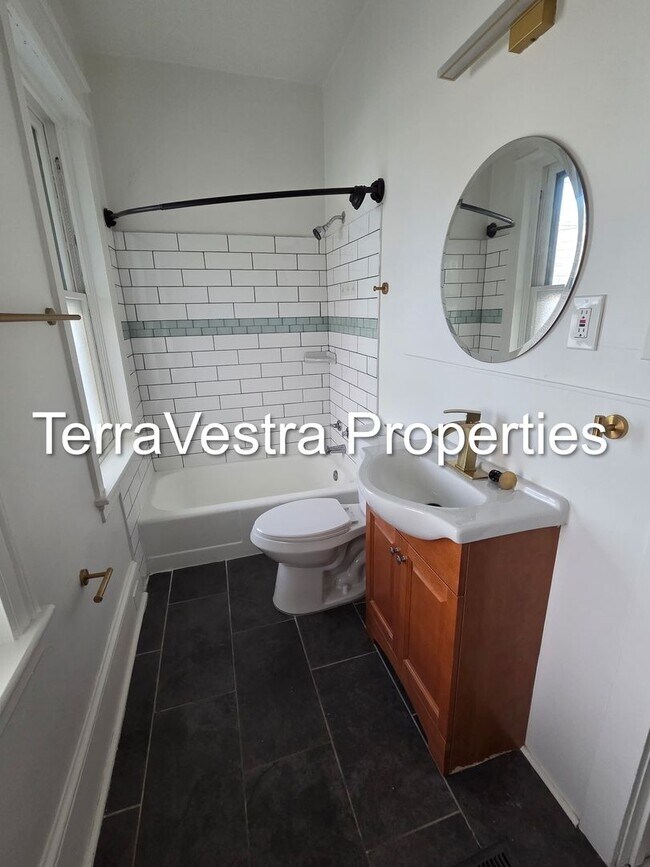 Primary Photo - 28 W Madison Ave