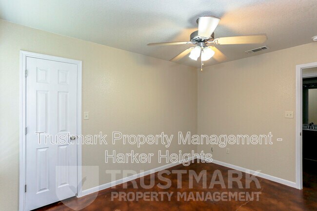 Building Photo - 5022-502205 205 Loop