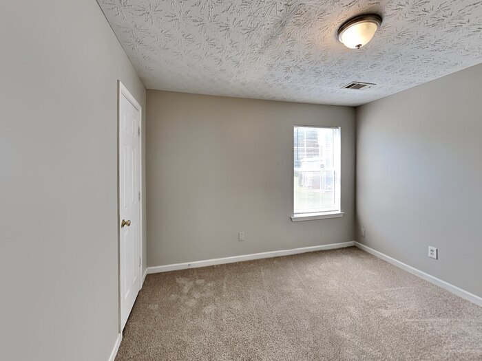 Building Photo - 4105 Robin Cir