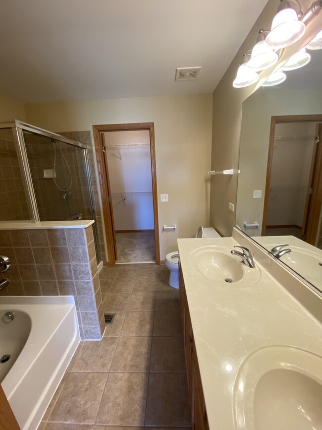 Building Photo - 545 Yorkshire Ln