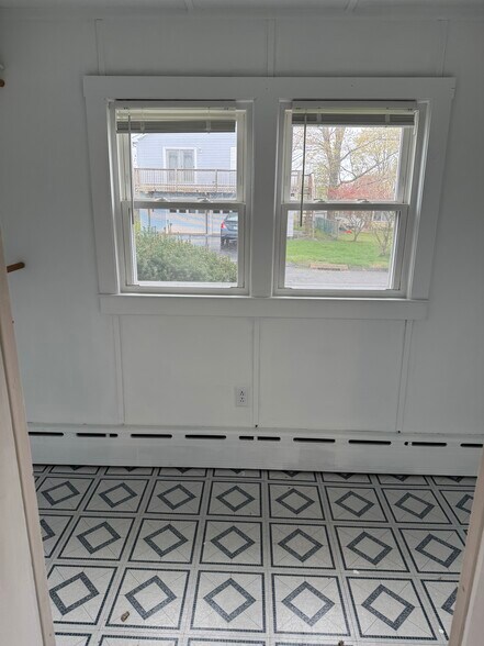 Building Photo - 7 Mona Ave