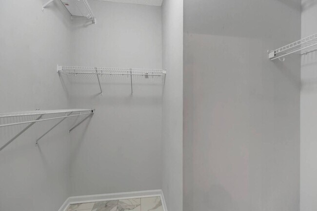 Building Photo - Lakes of Summerville