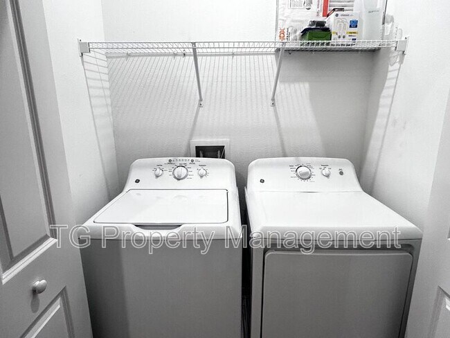 Building Photo - 379 Annies Pl