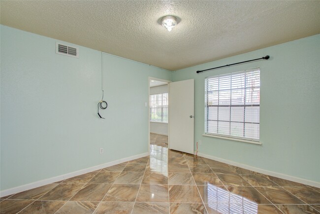 Building Photo - 2750 Holly Hall St