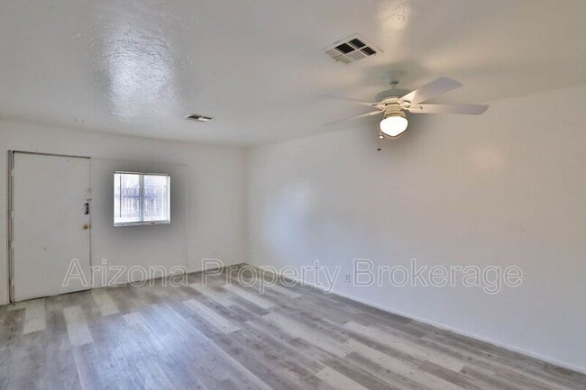 Building Photo - 1702 W Vogel Ave