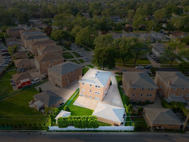 Building Photo - 8063 W Churchill Ave