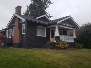 Building Photo - 330 E 30th Ave