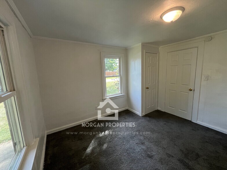 Building Photo - 212 E Andover Ave