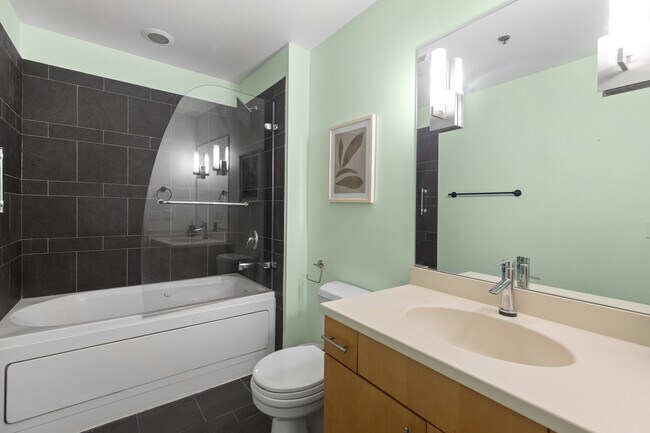 Building Photo - 1040 W Adams St