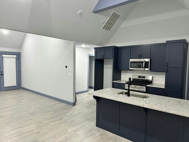 Building Photo - 3202 SW Lovely Ln