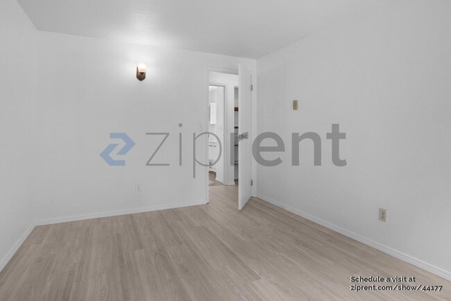 Building Photo - 14450 NE 31st St