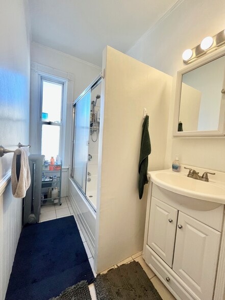 Building Photo - 48 Putnam St