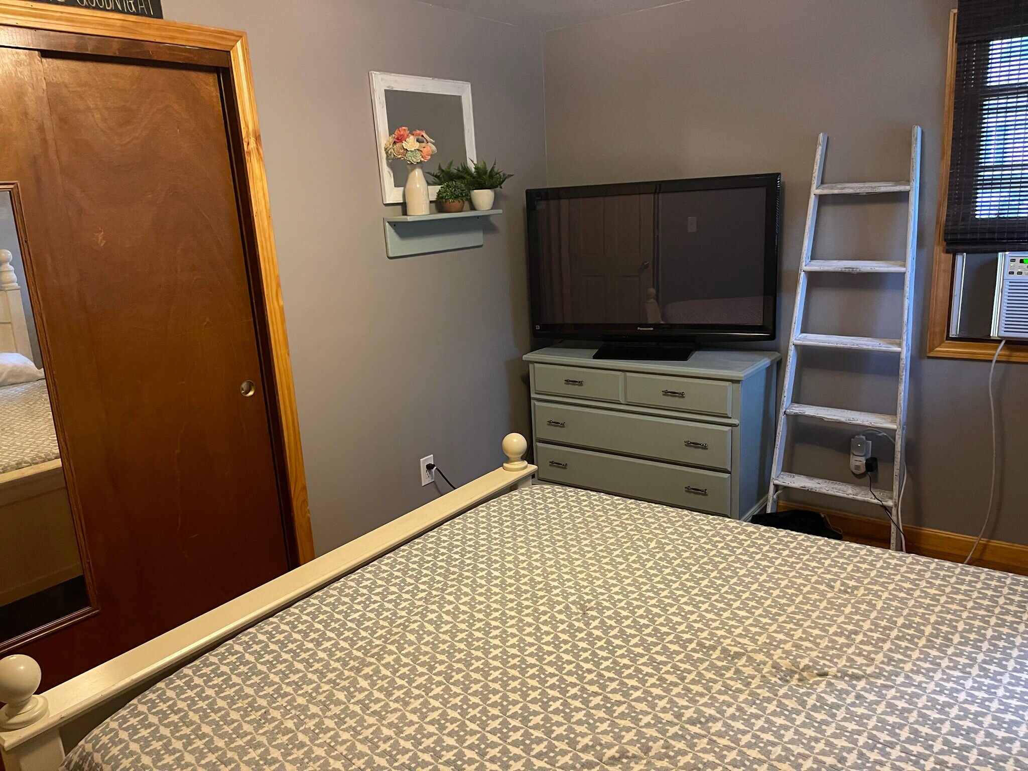 Building Photo - 14 Jo Ellen Dr