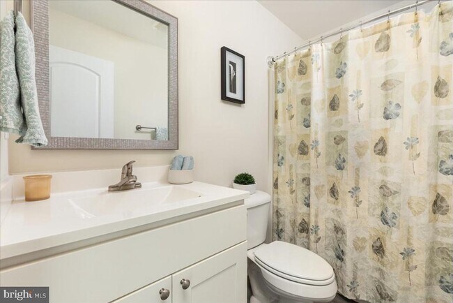 Building Photo - 321 Whispering Echos Dr