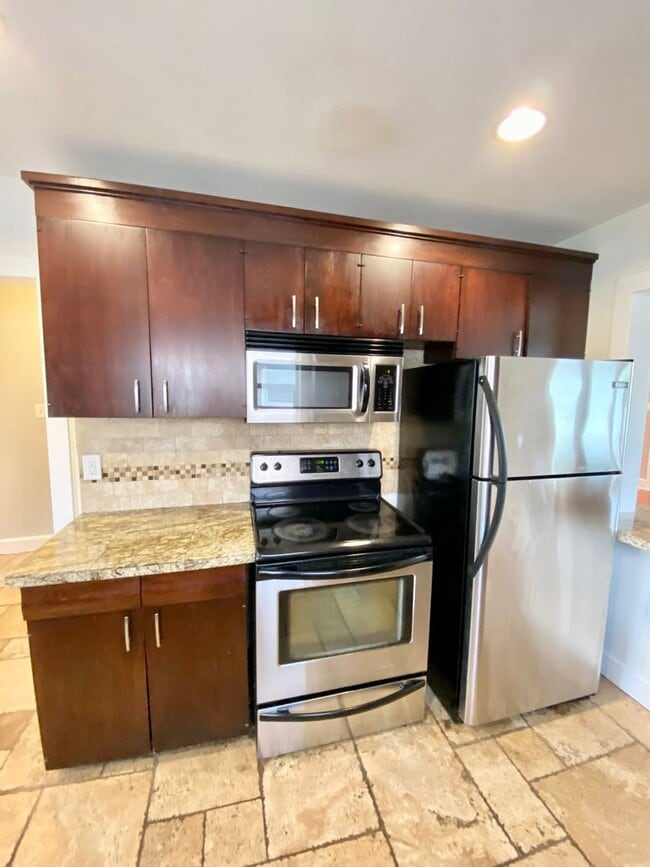 Building Photo - Beautiful 4-Bedroom House