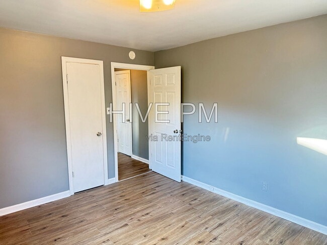 Building Photo - 3926 E Gatewood Ln