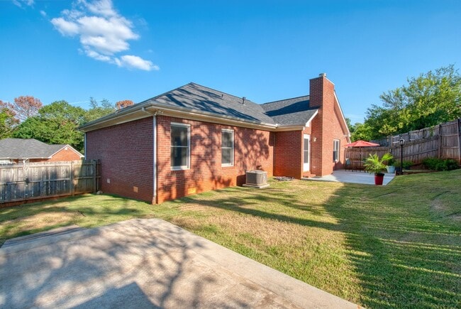 Building Photo - 1000 Eagle Pass Way