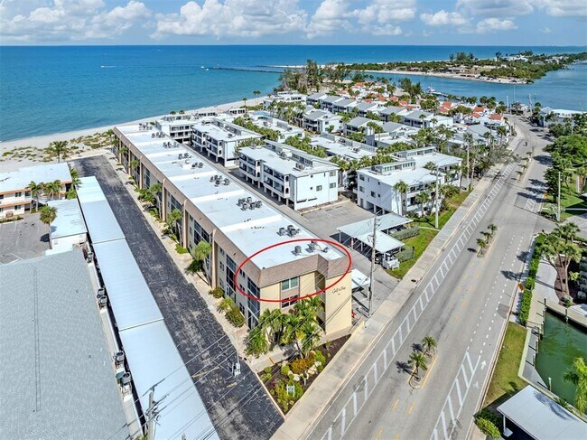 Building Photo - 1400 Tarpon Center Dr