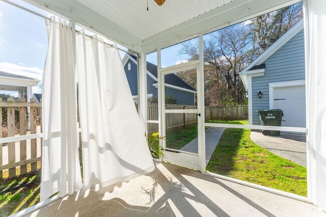 Building Photo - 3 Bedroom 2.5 Bath House in Boltons Landing - West Ashley