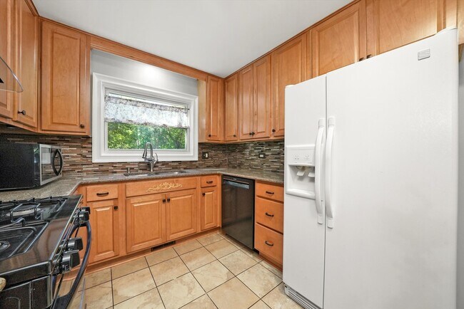 Building Photo - 318 Brittain