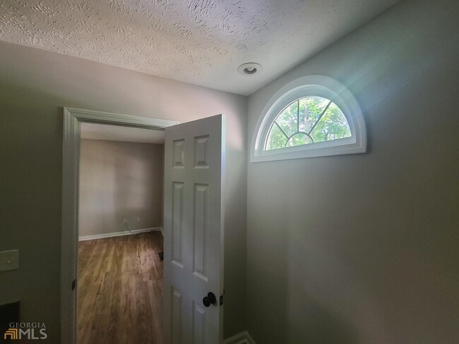 Building Photo - 127 Welcome Wood Dr