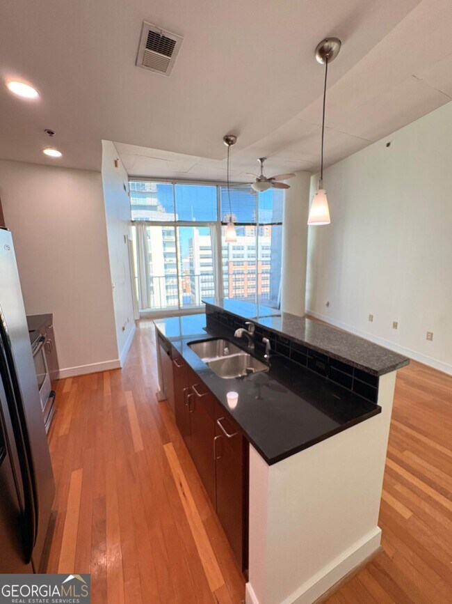 Building Photo - 44 Peachtree Pl NE