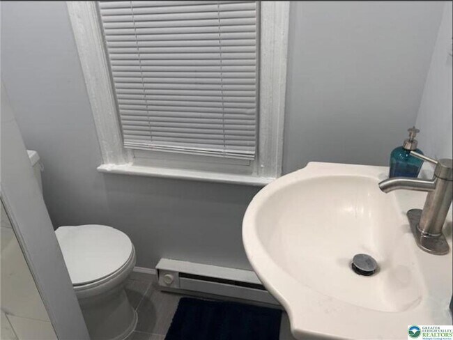 Building Photo - 322 N Franklin St