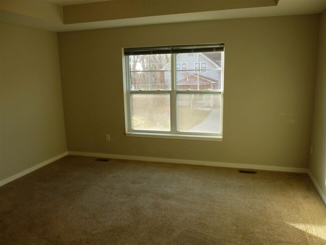 Building Photo - 1330 N Dodge St Ct