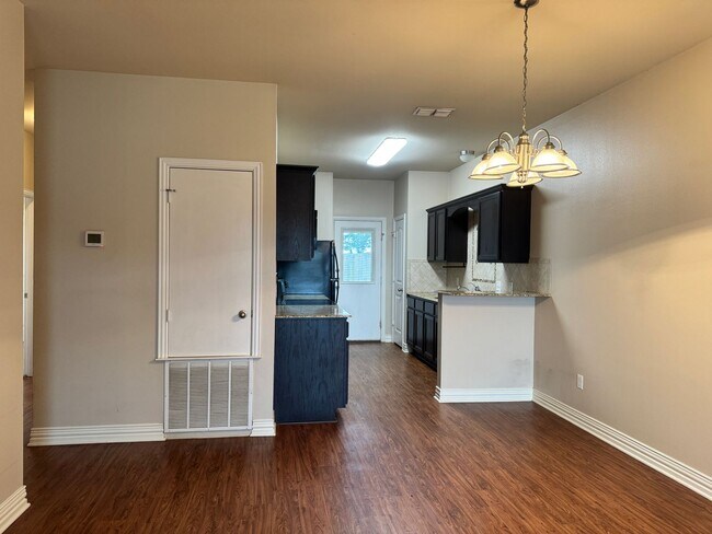 Building Photo - 311 Princess Place