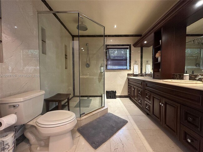 Building Photo - 2908 Bayview Dr