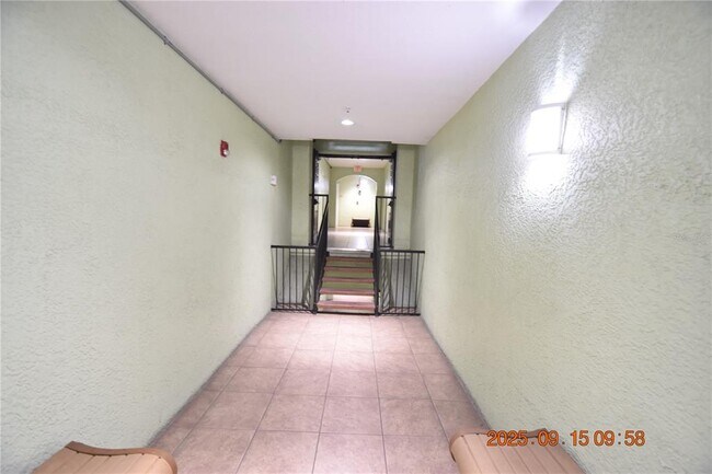 Building Photo - 1810 E Palm Ave