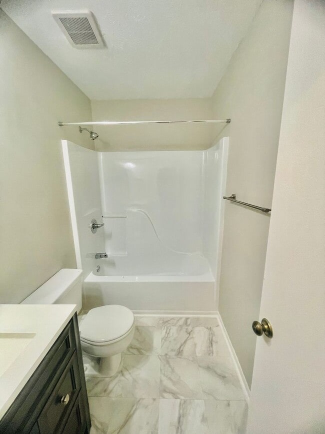 Building Photo - 3-Bedroom 2.5 bath Townhome in Imperial – Style, Space & Sophistication