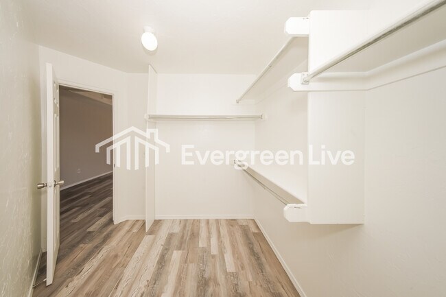 Building Photo - 11901 Blue Moon Ave