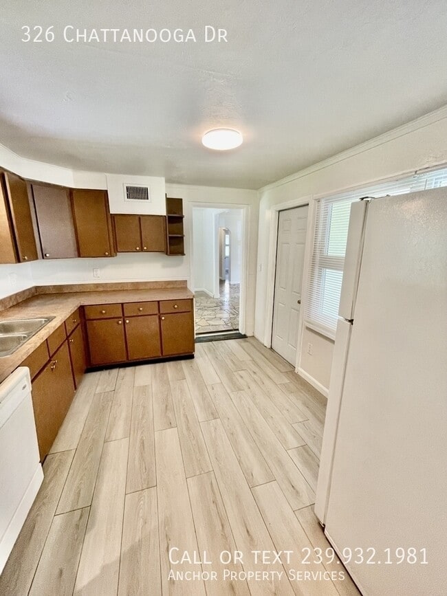 Building Photo - 326 Chattanooga Dr