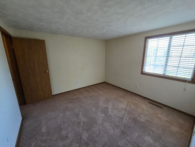 Building Photo - Three bedroom home in Franklin Square