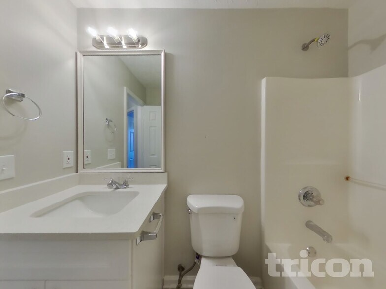 Building Photo - 40 Shenandoah Dr