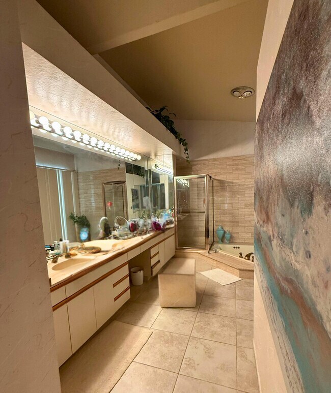 Building Photo - 253 Kavenish Dr