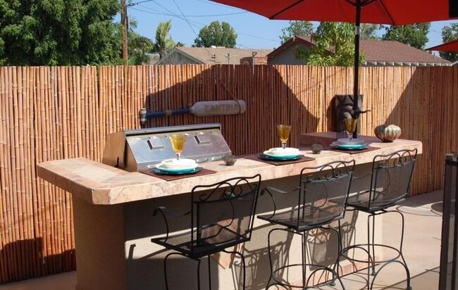 Building Photo - 1324 E Rose Ave