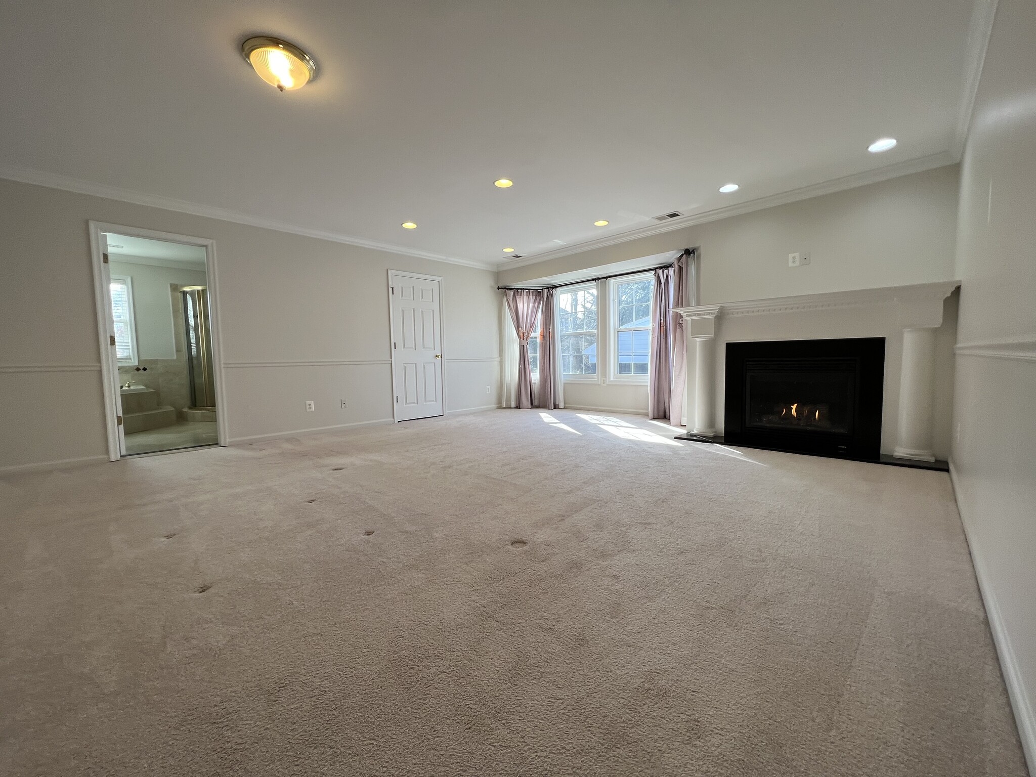 Master bedroom - 6715 Dean Dr