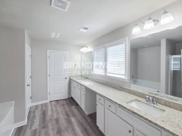 Building Photo - 1116 E Shoreview Rd