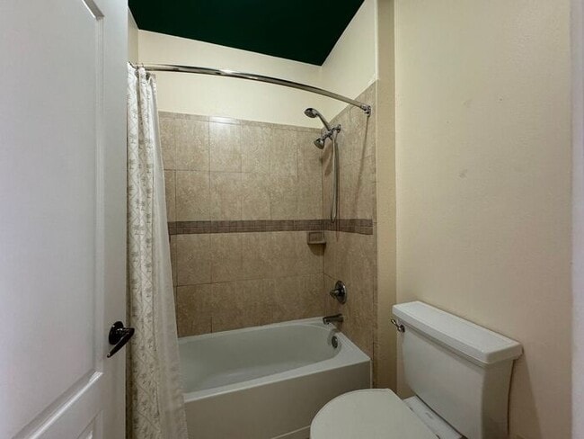 Building Photo - Gulf Breeze - Sea View Pines - 3 bedroom, 2.5 bathroom - Waterfront