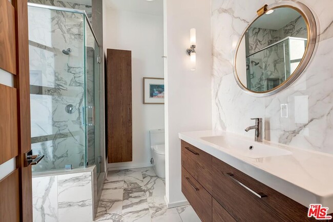 Building Photo - 920 Linda Flora Dr